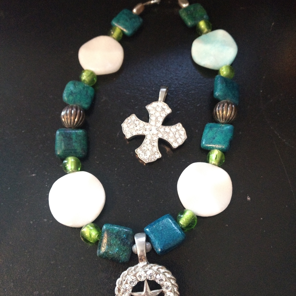 Green/teal beaded necklace with magnetic changeable pendants
